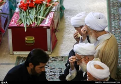 شخصيت ها در تشييع شهداي منا تصاوير