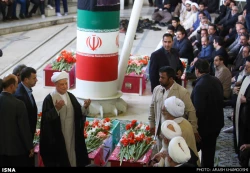 شخصيت ها در تشييع شهداي منا تصاوير
