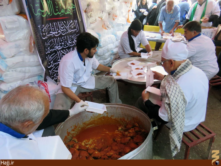 توزيع روزانه 40 هزار پرس غذاي نذري از سوي هيئت رزمندگان يزد در كربلا تصاوير