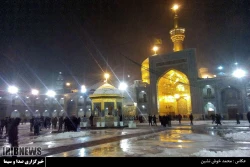 تصاويري از بارش برف در حرم امام رضا (ع)