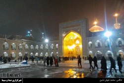 تصاويري از بارش برف در حرم امام رضا (ع)