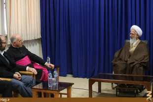 زيارت به معناي ديدن گل و سنگ نيست  در زيارت حقيقي بايد معارف مزور را در جان خود حس كنيم