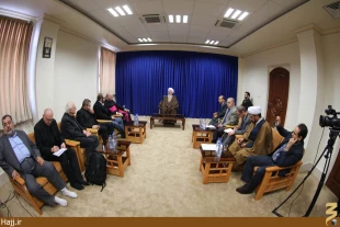 زيارت به معناي ديدن گل و سنگ نيست  در زيارت حقيقي بايد معارف مزور را در جان خود حس كنيم