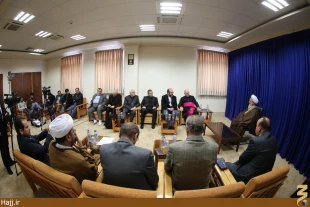 زيارت به معناي ديدن گل و سنگ نيست  در زيارت حقيقي بايد معارف مزور را در جان خود حس كنيم