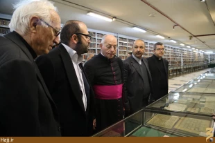 بازديد رييس سازمان زيارت واتيكان از كتابخانه آيت الله مرعشي نجفي تصاوير