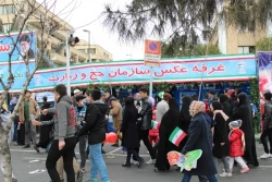برپايي غرفه فرهنگي سازمان حج و زيارت در مسير راهپيمايي يوم الله 22 بهمن
