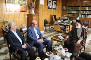ظهر امروز صورت گرفت:

 دیدار سردار دهقان وزیر دفاع وپشتیبانی نیروهای مسلح با نماینده ولی فقیه در امور حج و زیارت