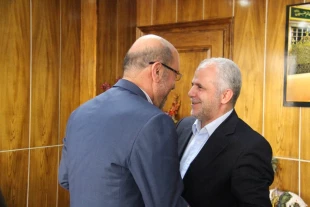  ديدار سردار دهقان وزير دفاع وپشتيباني نيروهاي مسلح با نماينده ولي فقيه در امور حج و زيارت
