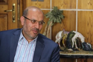  ديدار سردار دهقان وزير دفاع وپشتيباني نيروهاي مسلح با نماينده ولي فقيه در امور حج و زيارت