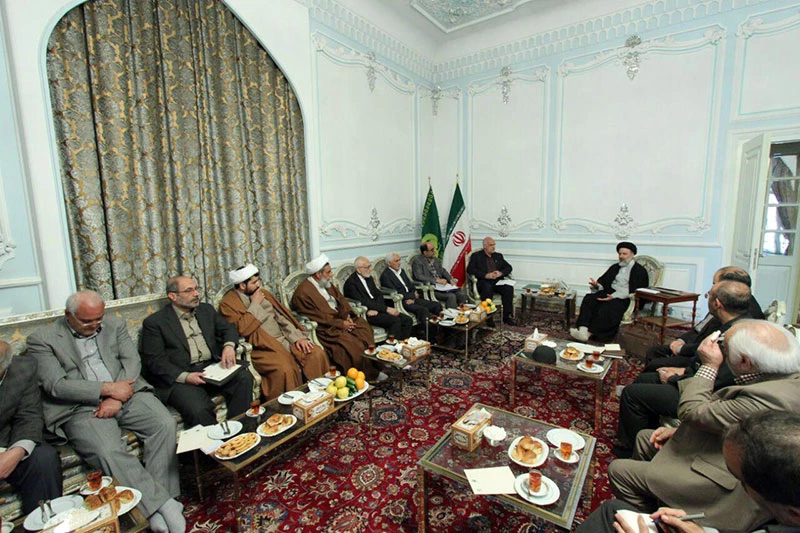 تا رسيدن به نقطه مطلوب و درخور شأن زائران حضرت رضا(ع) فاصله داريم