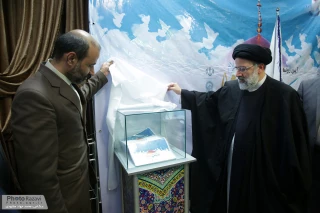 با حضور تولیت آستان قدس رضوی

نخستین درسنامه دانشگاهی با موضوع امام رضا(ع) رونمایی شد