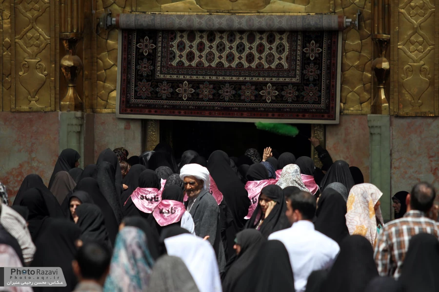 1500 زائر براي اولين بار حرم امام رضا را زيارت كردند