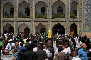 1500 زائر براي اولين بار حرم امام رضا را زيارت كردند