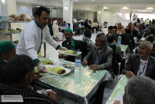 1500 زائر براي اولين بار حرم امام رضا را زيارت كردند