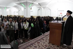 1500 زائر براي اولين بار حرم امام رضا را زيارت كردند