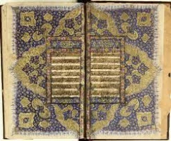 اهداي قرآني نفيس به قدمت عهد قاجار به كتابخانه مركزي آستان قدس رضوي