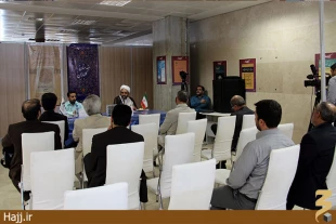 معرفي دانشنامه پنج جلدي حج وحرمين شريفين درنمايشگاه بين المللي كتاب تهران 