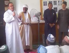  ۳ تن از اساتيد دانشگاه آمريكايي نيجريه مسلمان شدند + عكس