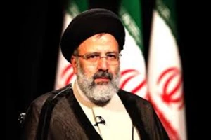 تولیت آستان قدس رضوی پس از اولین جلسه دیدار مردمی:

ارتباط بدون حائل و حجاب با مردم، برای همه مسئولان ضروری است