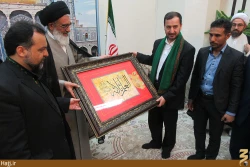 اهداي پرچم بارگاه حضرت ابوالفضل العباس(ع) به آستان كريمه اهل بيت(س)