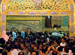 تشرف جمعي از روساي احزاب سياسي لبنان به حرم مطهر رضوي