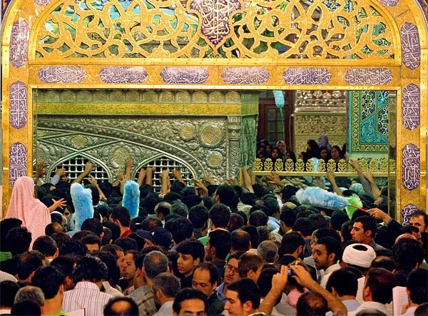 تشرف جمعي از روساي احزاب سياسي لبنان به حرم مطهر رضوي