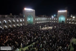 مراسم احياي شب بيست ويكم ماه رمضان درزير بارش باران رحمت الهي در حرم رضوي برگزار شد  