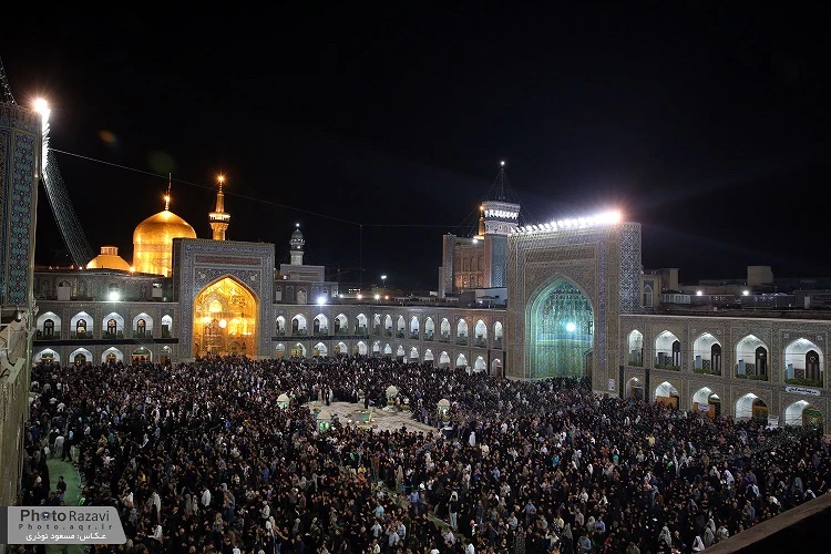 مراسم احياي شب بيست ويكم ماه رمضان درزير بارش باران رحمت الهي در حرم رضوي برگزار شد  