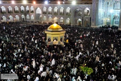مراسم احياي شب بيست ويكم ماه رمضان درزير بارش باران رحمت الهي در حرم رضوي برگزار شد  