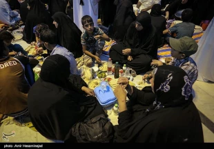گزارش تصويري از سفره‌هاي افطار در نجف اشرف