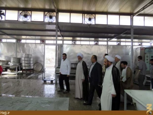 مسئول بِعثه رهبري از آشپزخانه مركزي كاظمين ديدار كرد