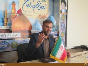 مداح بعثه مقام معظم رهبری:

مداح در حرم امام حسین(ع) باید با اخلاص روضه بخواند
