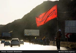 كاروان زائران پياده ميثاق با ولايت عكس