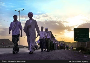 كاروان زائران پياده ميثاق با ولايت عكس