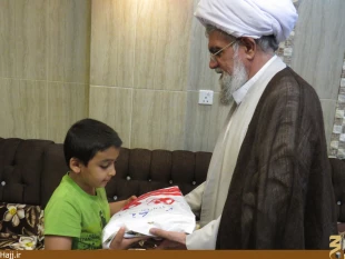 حضور يك كودك حافظ قرآن در بِعثه رهبري