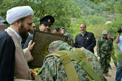 جبهه مقاومت لبنان ميزبان پرچم حرم امام رضا(ع) شد