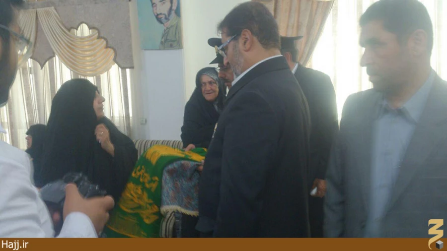 خادمان امام رضا(ع) با خانواده شهيدان منا در مازندران ديدار كردند