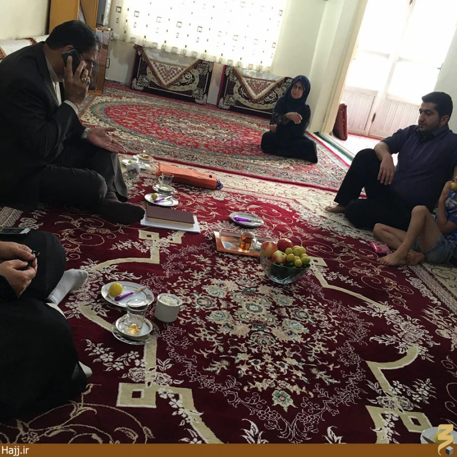 خادمان امام رضا(ع) با خانواده شهيدان منا در مازندران ديدار كردند