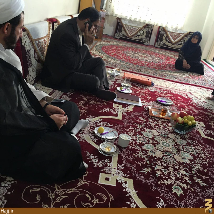 خادمان امام رضا(ع) با خانواده شهيدان منا در مازندران ديدار كردند