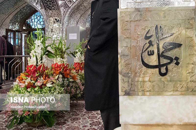 تعويض گلدان‌هاي ضريح مطهر امام رضا (ع) به روايت خبر و تصوير