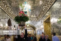 تعويض گلدان‌هاي ضريح مطهر امام رضا (ع) به روايت خبر و تصوير