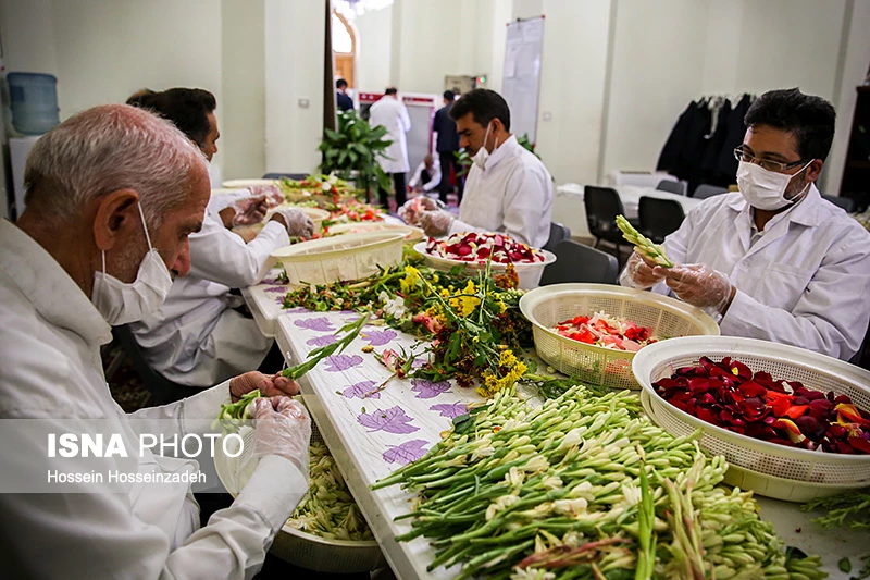 تعويض گلدان‌هاي ضريح مطهر امام رضا (ع) به روايت خبر و تصوير
