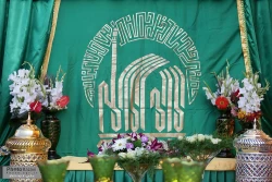 تعويض پوشش ضريح و پرچم گنبدِ بار گاهِ ملكوتي امام رضا(ع) 