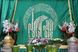 تعويض پوشش ضريح و پرچم گنبدِ بار گاهِ ملكوتي امام رضا(ع) 