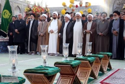 تعويض پوشش ضريح و پرچم گنبدِ بار گاهِ ملكوتي امام رضا(ع) 