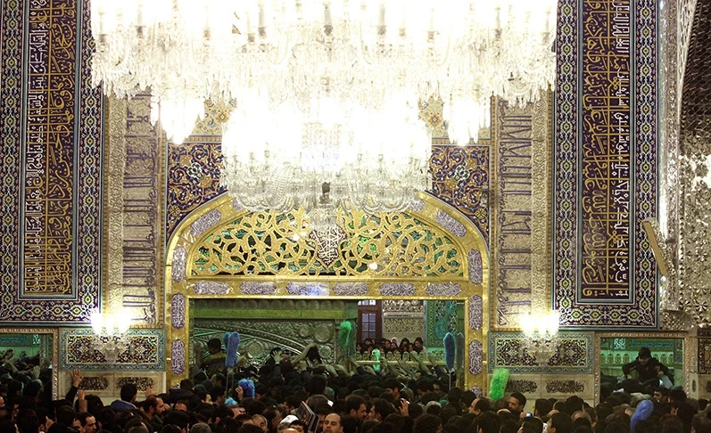 تشرف نخبگان محروم به حرم رضوي آسان شد