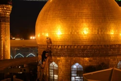 حرم حضرت عباس هنگام تعويض پرچم عزاي حسين