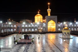 پرچم عزاي حسيني بر فراز گنبد مطهر امام رضا(ع) به اهتزاز درآمد