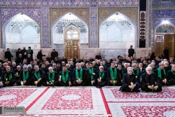 پرچم عزاي حسيني بر فراز گنبد مطهر امام رضا(ع) به اهتزاز درآمد
