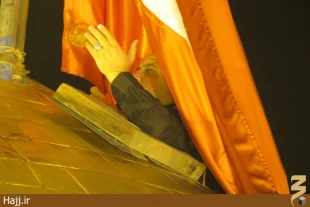 مراسم تعويض پرچم حرم مطهر امام حسين(ع) +تصاوير
